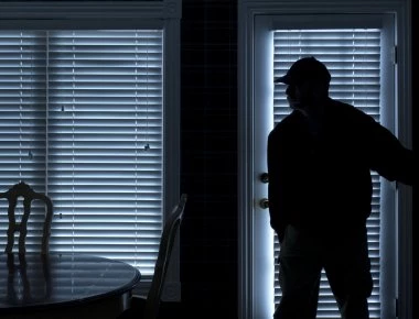 O δεκάλογος της Αστυνομίας για εισβολή ληστών στα σπίτια: «Κάντε ότι κοιμάστε - Μην αντιδράτε»!